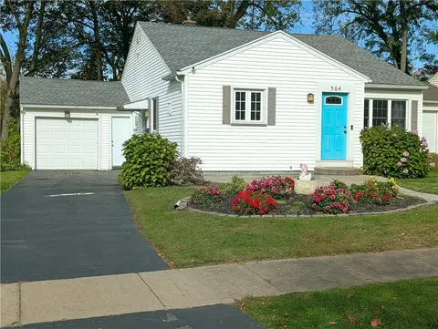 564 Hurstbourne Rd, Irondequoit, NY 14609