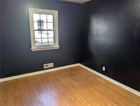 Bedroom - 564 Hurstbourne Rd, Irondequoit, NY 14609 photo 3 of 3
