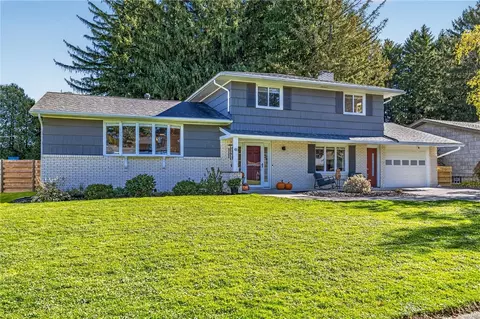 Exterior - 46 Astronaut Dr, Irondequoit, NY 14609 photo 9 of 9