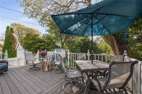 Exterior - 551 Spencer Rd, Irondequoit, NY 14609 photo 4 of 12