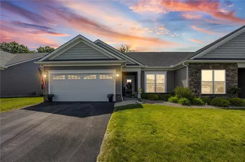6004 Redfield Dr, Farmington, NY 14425