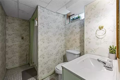 Bath - 173 Willow Ave, Irondequoit, NY 14609 photo 2 of 2