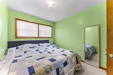 Bedroom - 173 Willow Ave, Irondequoit, NY 14609 photo 2 of 5