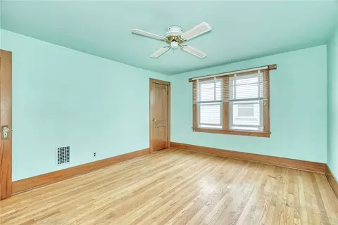 Bedroom - 163 Vinton Rd, Irondequoit, NY 14622 photo 5 of 10