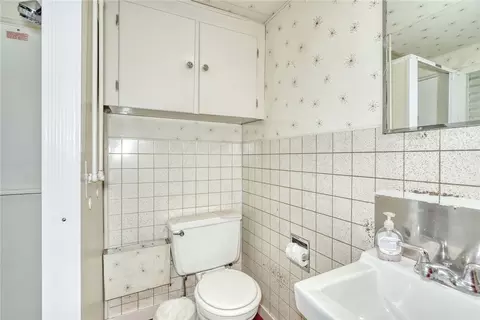 Bath - 163 Vinton Rd, Irondequoit, NY 14622 photo 3 of 3