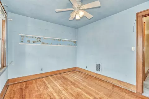 Bedroom - 163 Vinton Rd, Irondequoit, NY 14622 photo 3 of 10
