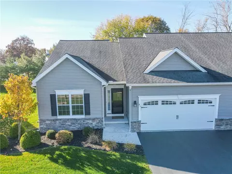 41 Spotts Cir, Riga, NY 14428