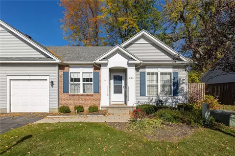 206 Twin Pines Ct, Greece, NY 14616