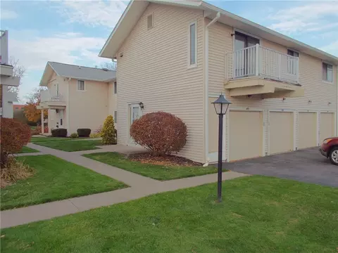 493 Eastbrooke Ln, Rochester, NY 14618
