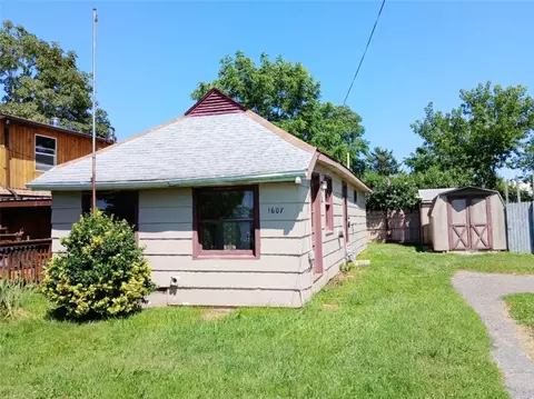 1607 Franklin St, Newfane, NY 14126