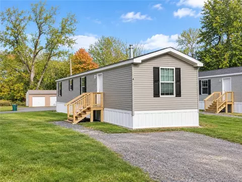 4 Melbar Dr, Farmington, NY 14425