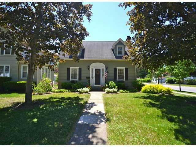 121 Burwell Rd, Rochester, NY 14617 photo 1