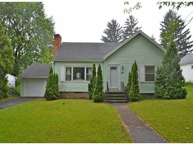 89 Longcroft Rd, Rochester, NY 14609 photo 1