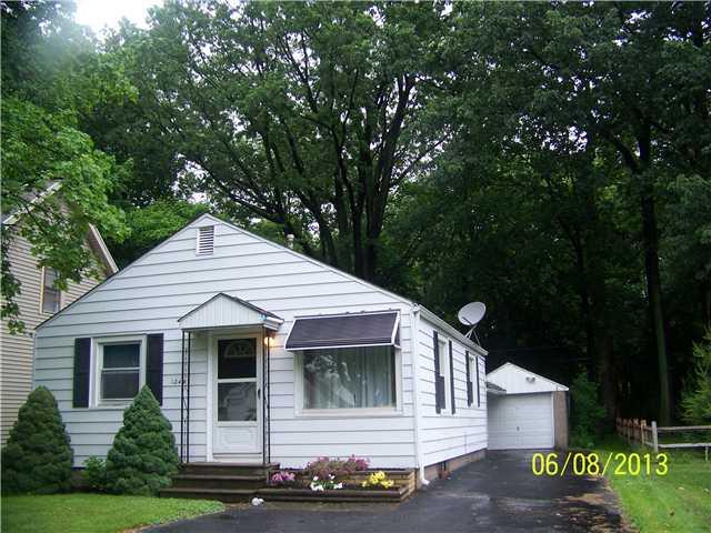 1044 Whitlock Rd, Rochester, NY 14609 photo 1