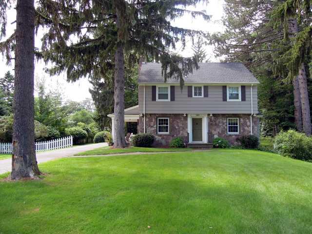 389 Bay View Rd, Rochester, NY 14609 photo 1