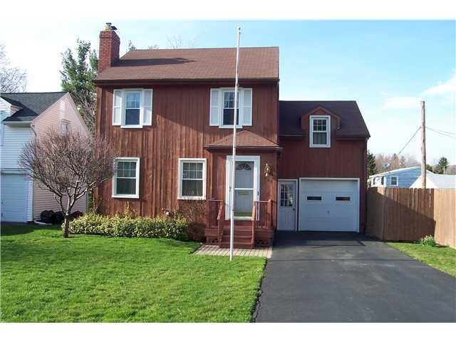 124 Gilbert Dr S, Rochester, NY 14609 photo 1