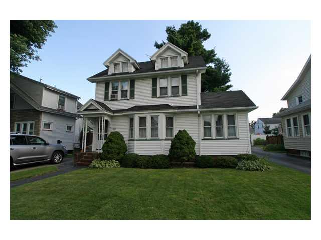 635 Laurelton Rd, Rochester, NY 14609 photo 1