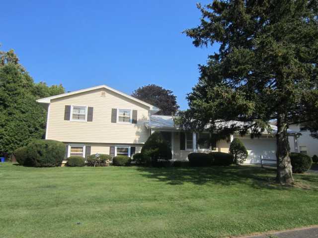 76 Astronaut Dr, Rochester, NY 14609 photo 1