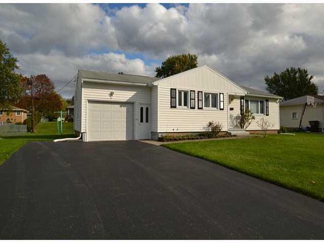 56 Echo Hill Dr, Rochester, NY 14609 photo 1