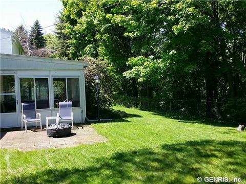 98 Sandoris Cir, Irondequoit, NY 14622 photo 2