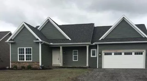 7631 Fairway Dr, Sodus, NY 14551