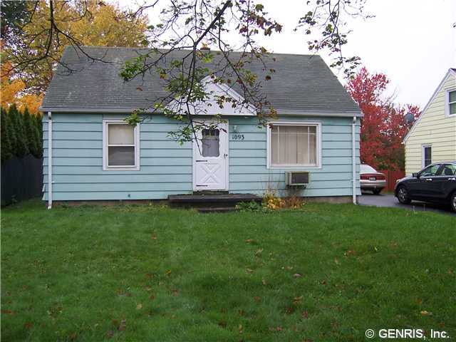 1093 Whitlock Rd, Rochester, NY 14609 photo 1