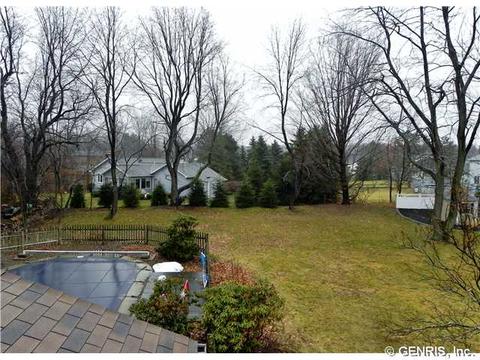 1085 Marigold Dr, Webster, NY 14580 photo 4