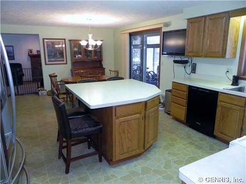 1085 Marigold Dr, Webster, NY 14580 photo 5