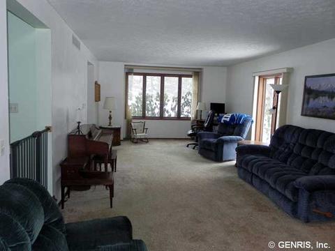 1085 Marigold Dr, Webster, NY 14580 photo 6