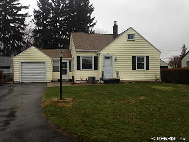 214 Heberle Rd, Rochester, NY 14609 photo 1