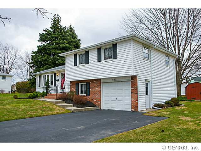 150 Timrod Dr, Rochester, NY 14617 photo 1