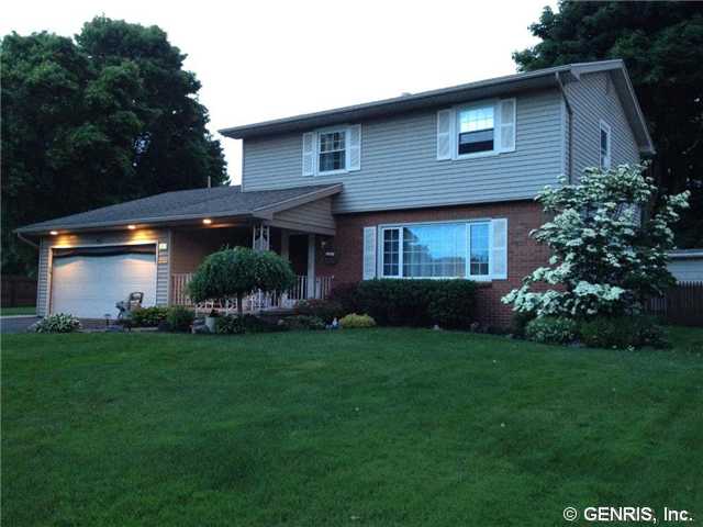 140 Edgebrook Ln, Rochester, NY 14617 photo 1
