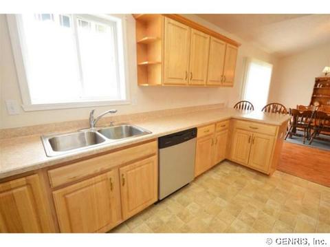 24 Leith Ln, Parma, NY 14468 photo 4