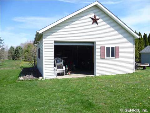 588 Bromley Rd, Riga, NY 14428 photo 3