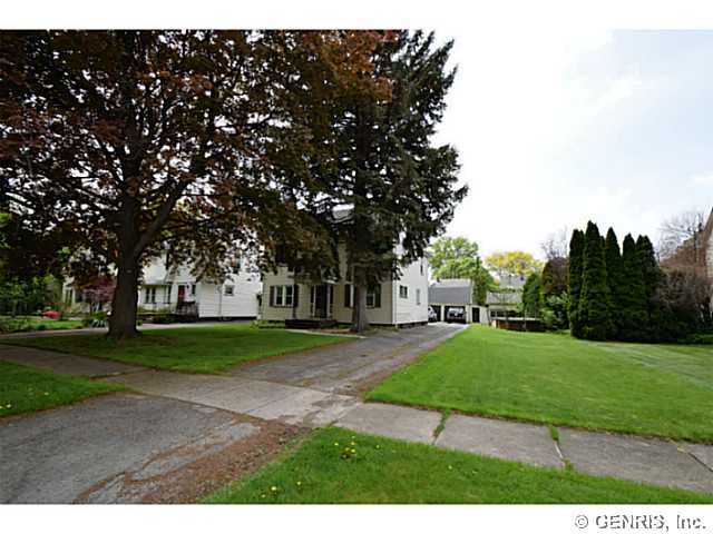 65 Tottenham Rd, Rochester, NY 14609 photo 1