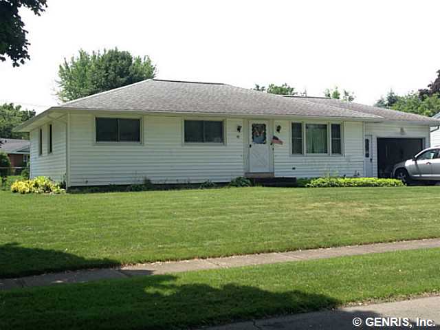 99 Smallridge Ln, Rochester, NY 14617 photo 1