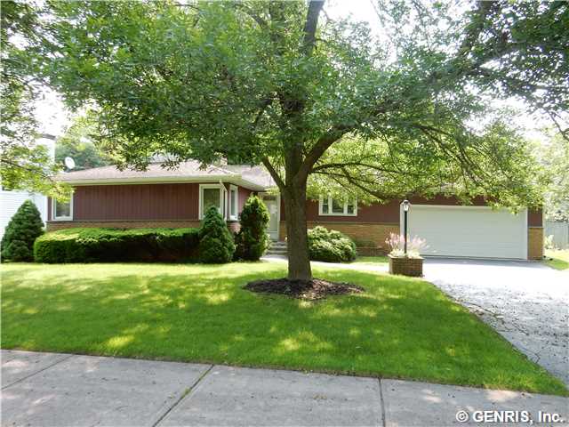420 Bay View Rd, Rochester, NY 14609 photo 1