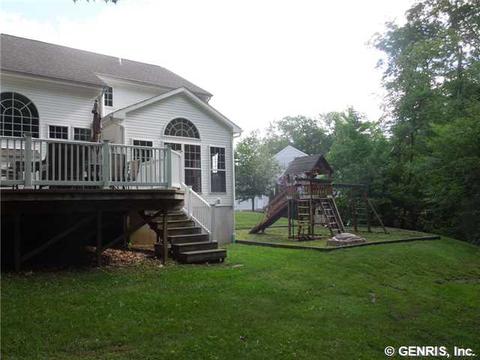 528 Robindale Dr, Webster, NY 14580 photo 2