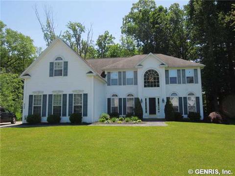 528 Robindale Dr, Webster, NY 14580 photo 1