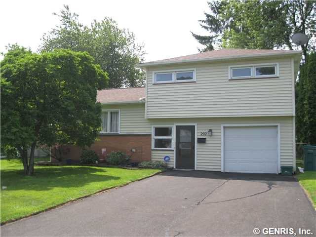 292 Norcrest Dr, Rochester, NY 14617 photo 1