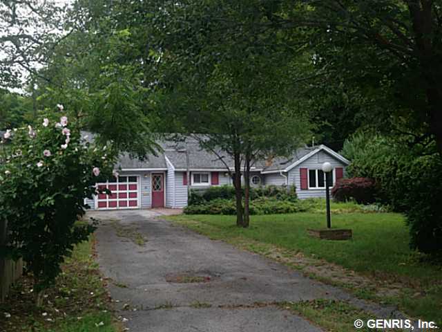 11 Trelawne Dr, Rochester, NY 14622 photo 1