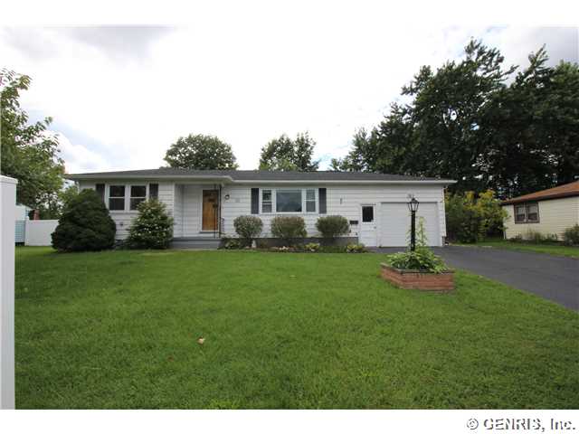 35 Echo Hill Dr, Rochester, NY 14609 photo 1