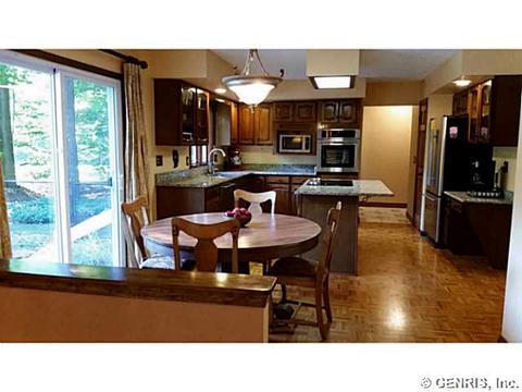 811 Coventry Dr, Webster, NY 14580 photo 5