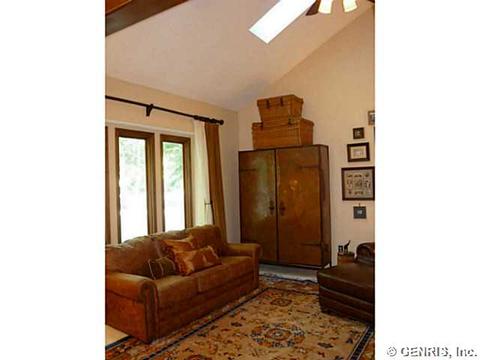 811 Coventry Dr, Webster, NY 14580 photo 4