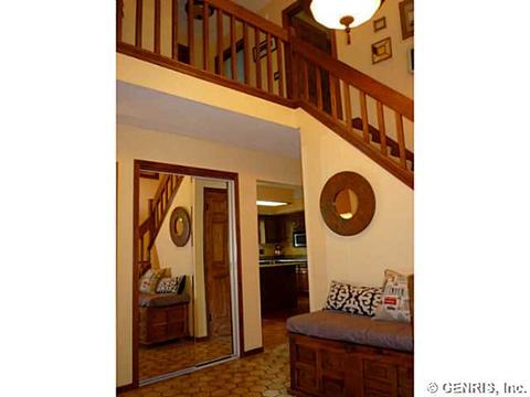 811 Coventry Dr, Webster, NY 14580 photo 3