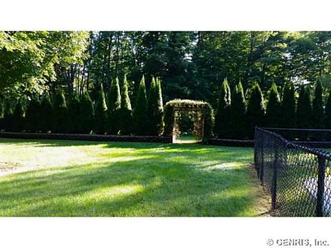 811 Coventry Dr, Webster, NY 14580 photo 21