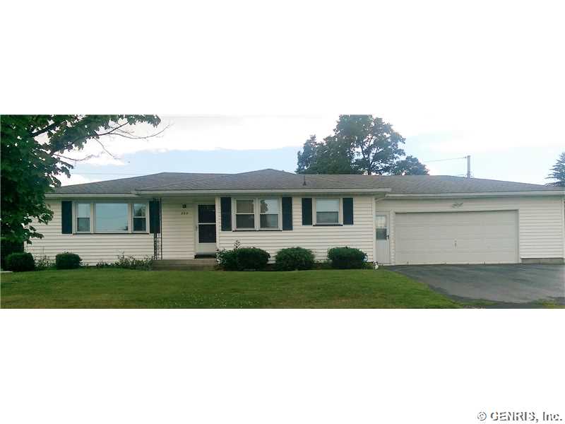 285 Wahl Rd, Rochester, NY 14609 photo 1