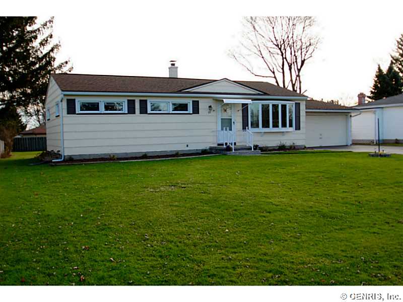 10 E Crest Dr, Rochester, NY 14606 photo 1