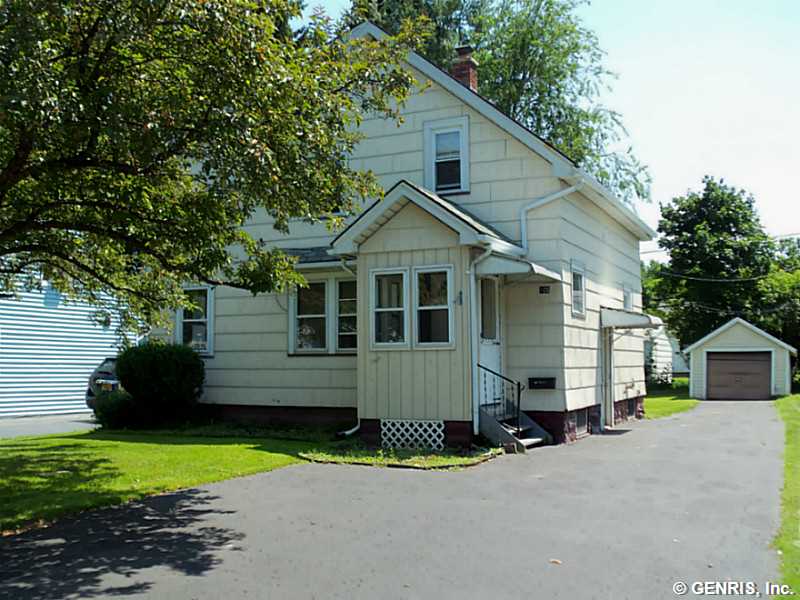 105 Heberle Rd, Rochester, NY 14609 photo 1