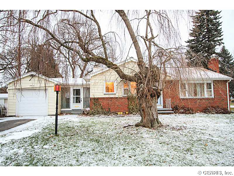 65 Suellen Dr, Rochester, NY 14609 photo 1